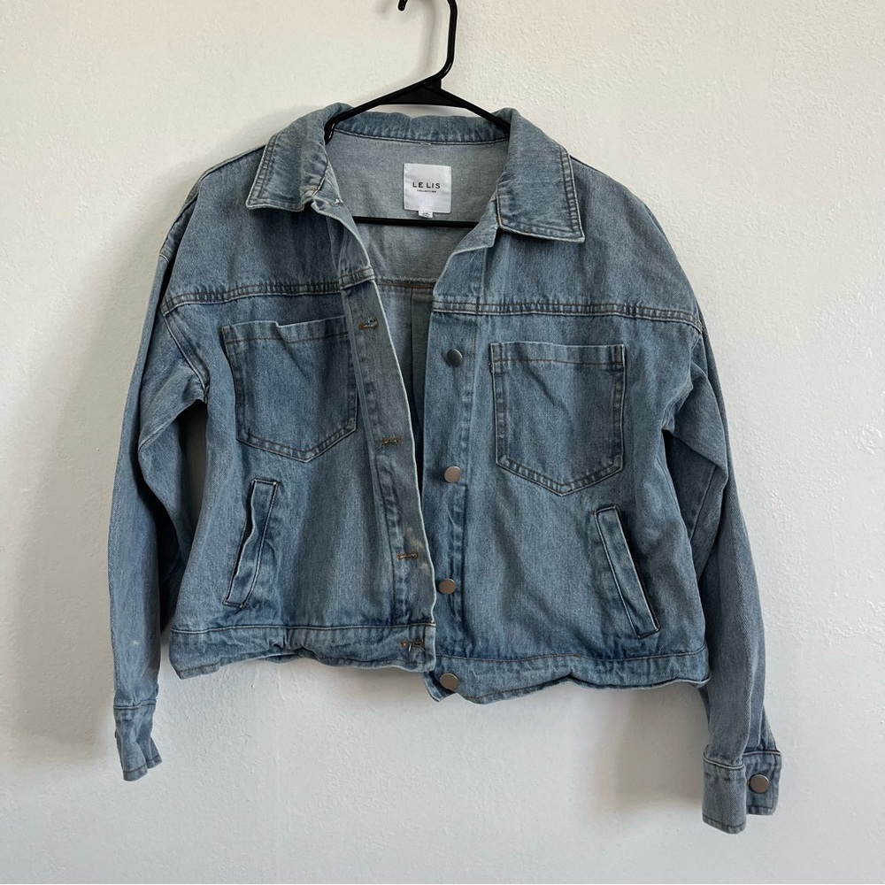 Le Lis Washed Denim Button-Front Jean Jacket in Light Blue XS